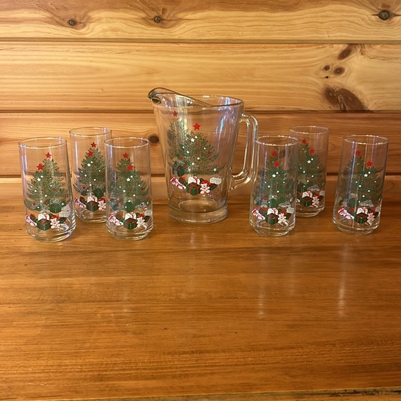 Vintage Christmas 7 Piece Beverage Set by Crisa - 1 Pitcher & 6 Glasses #7505 - Picture 5 of 14